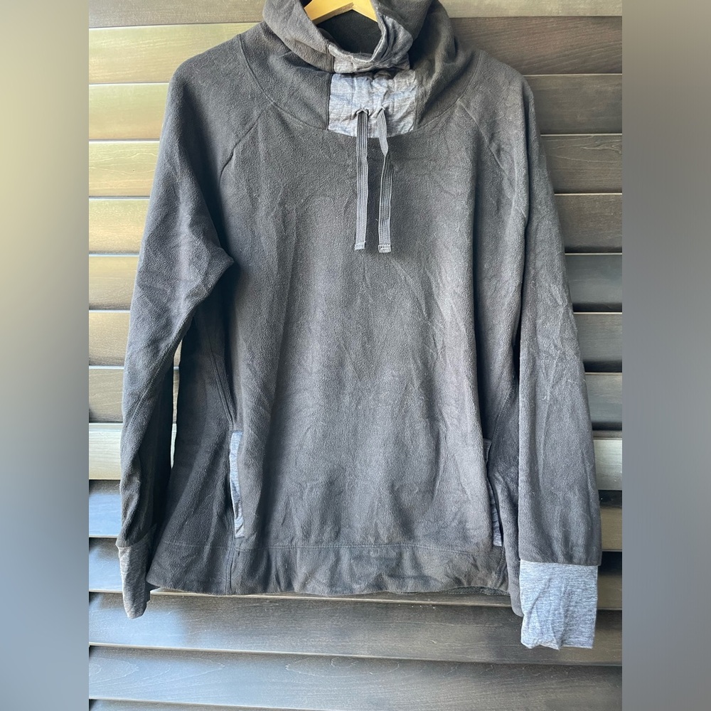 Old Navy Fleece Black gray Large pull over with Turtle neck and thumb holes